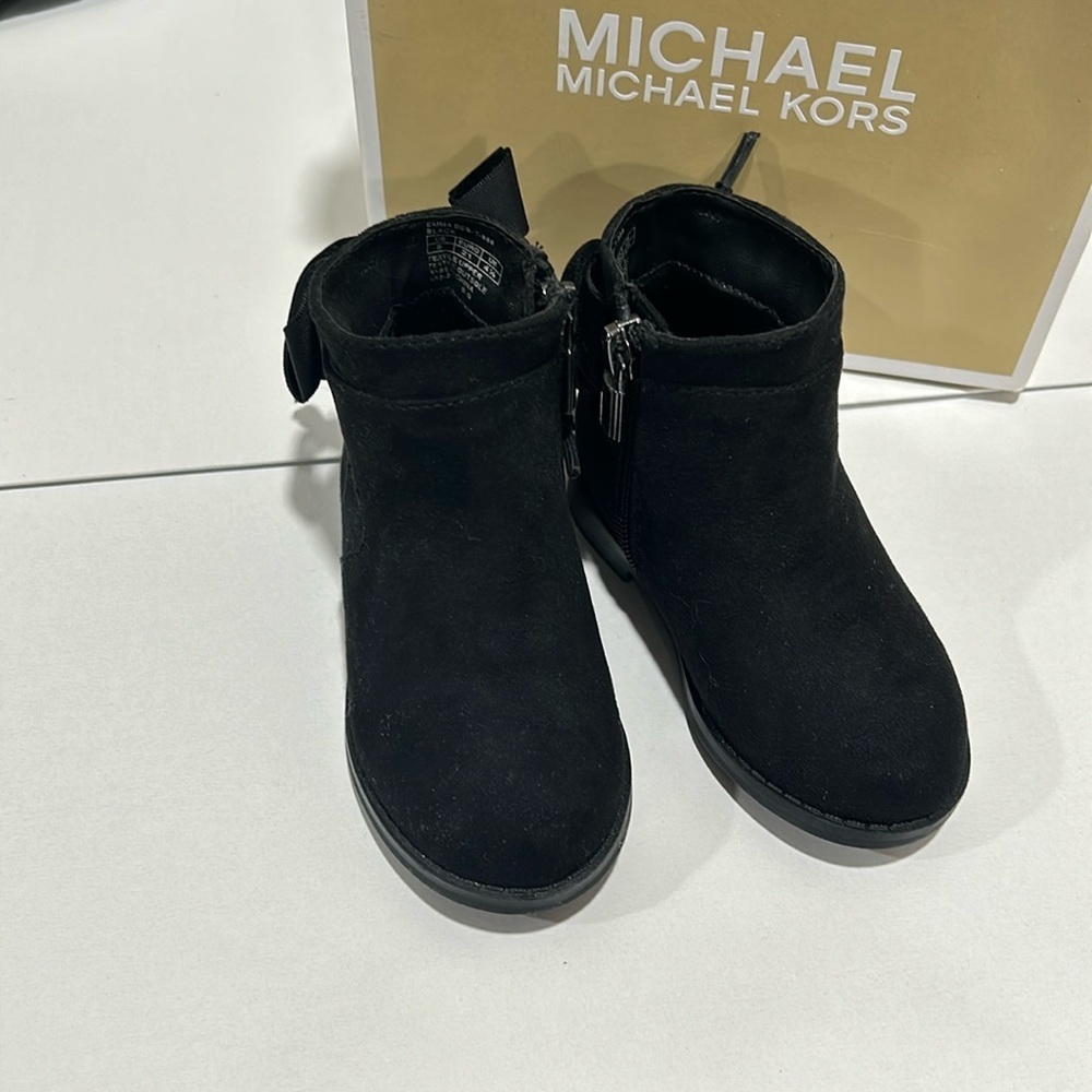 ✨Michael Michael Kors gorgeous boots size 5  NWT✨